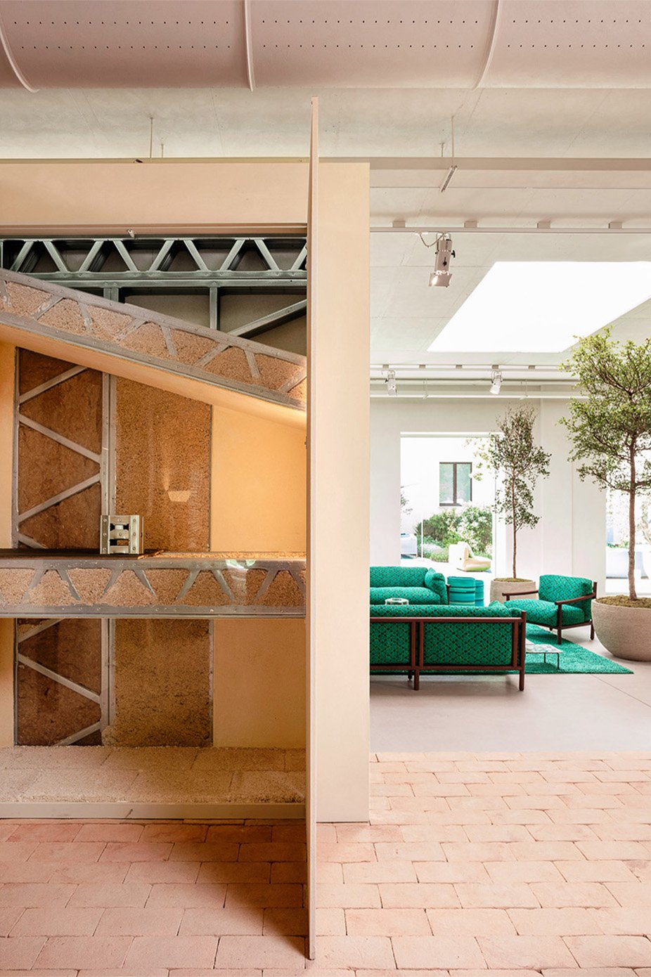 Materiali-green-canapa-e-acciaio-paola-lenti-milano