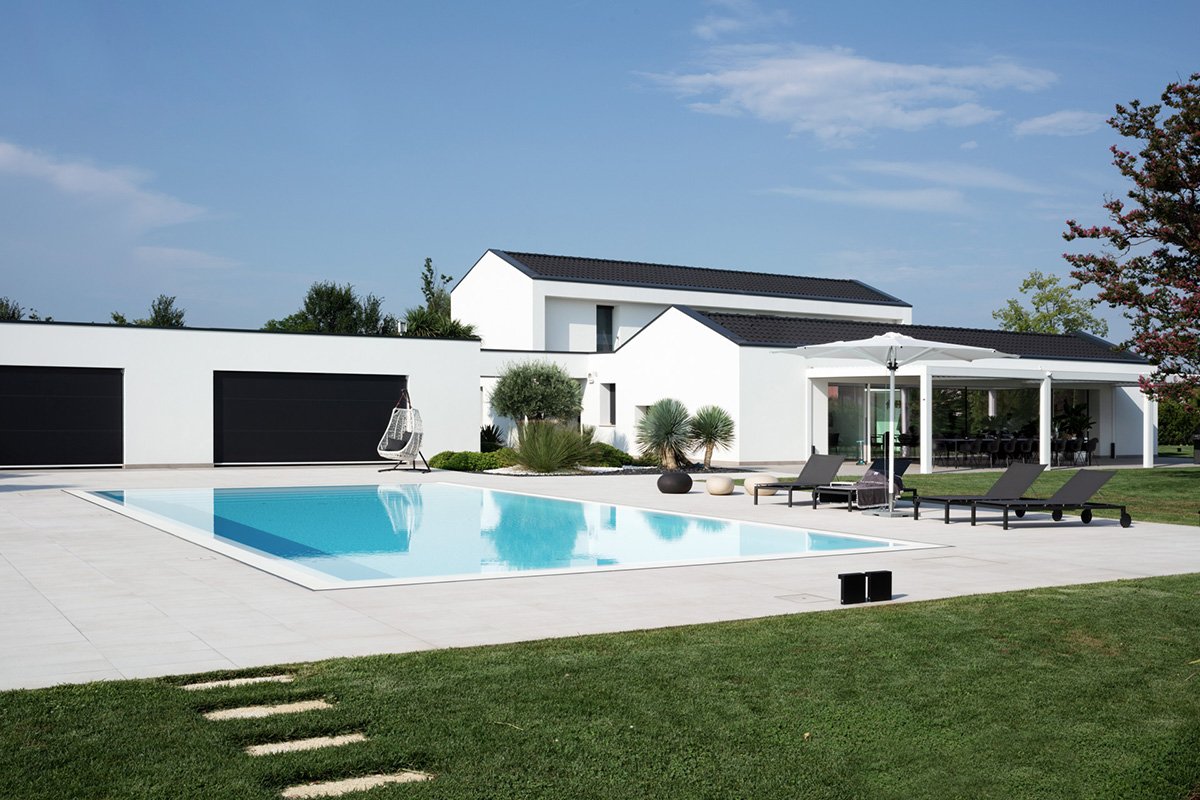 villa con giardino in acciaio